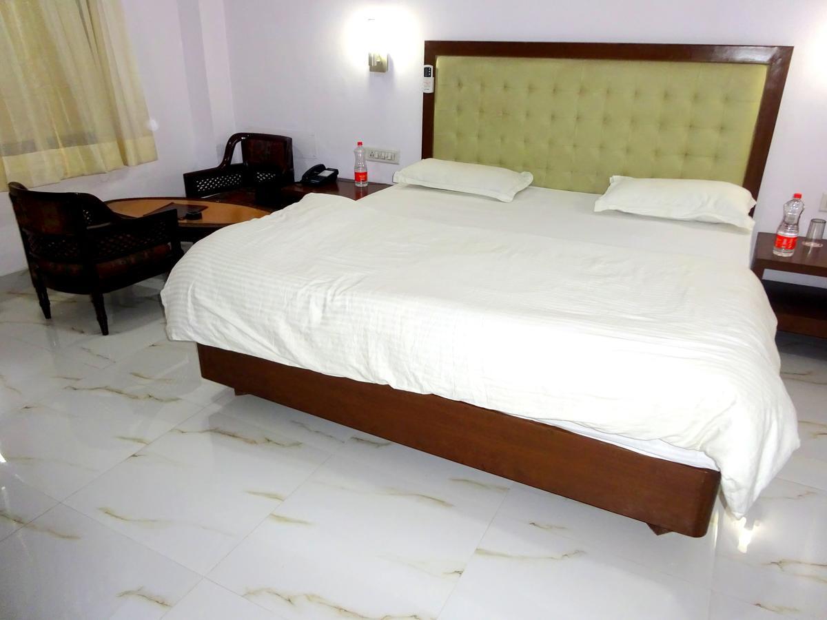 Hotel Utsav Nāthdwāra Eksteriør billede